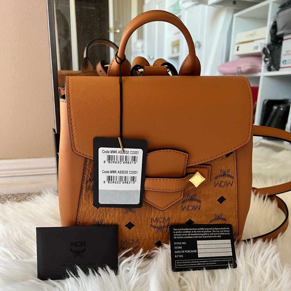 CALFSKIN ESSENTIAL VISETOS SMALL BACKPACK COGNAC